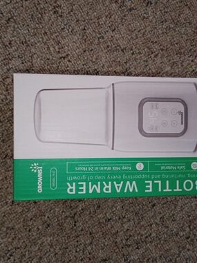 Grownsy Bottle Warmer in White and Green